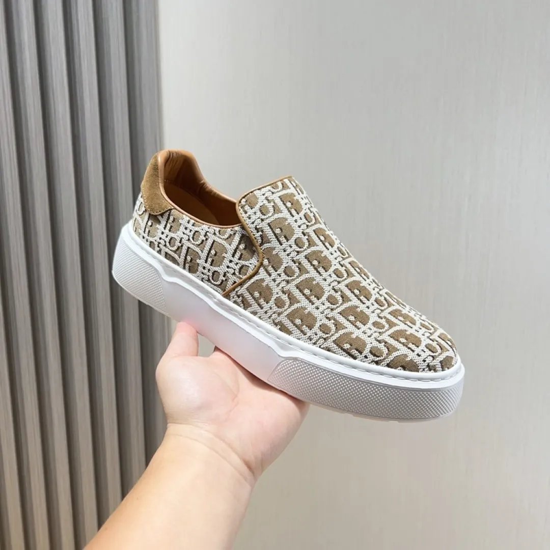 Men's men's shoes💰P380💰[DIOR] Dior's new slip-on shoes🆕Exclusive hot-selling items✨Very comfortable on the feet, fine workmanship Material: Original fabric➕High-quality sheepskin lining + original wear-resistant outsole👍🏻Features: High-end and comfortable, purely handmade to create the perfect shoe that suits you best. Number of yards: 38–45